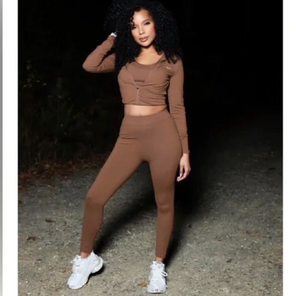 WAYDAMIN Sport 3 in 1 Set zip Up crop hoodie and leggings chocolate brown small